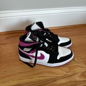 Air Jordan 1 Women’s Mid